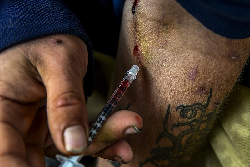 narkomanija, zavisnost, HIV, AIDS, igla, špric. tetovaža, crni nokti